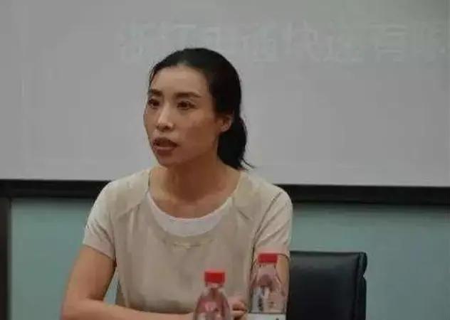 20岁时白手起家,25岁去了天堂,妻子嫁给了司机,公司归了大舅哥