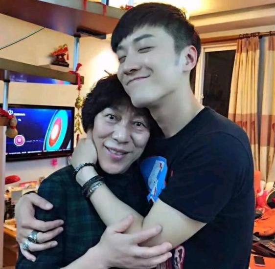 乔任梁父母失独后重新生活图片,乔任梁父母失独后重新开始