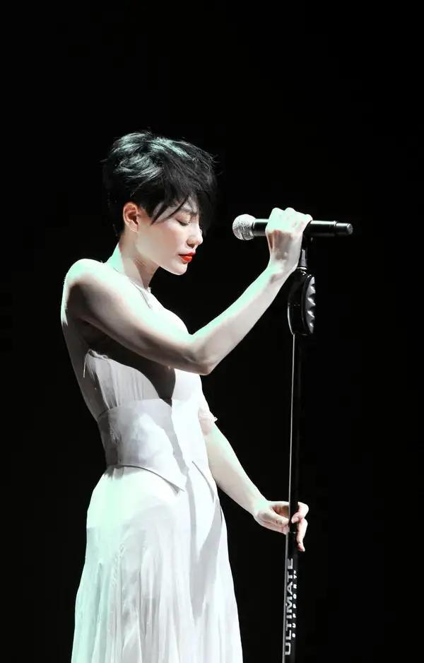 王菲节日,王菲是很多人心目中的天后