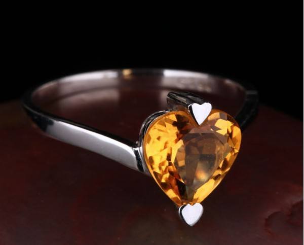 榛勯噾鏈堥ゼ鐝犲疂,鏈堥ゼ鐝犲疂