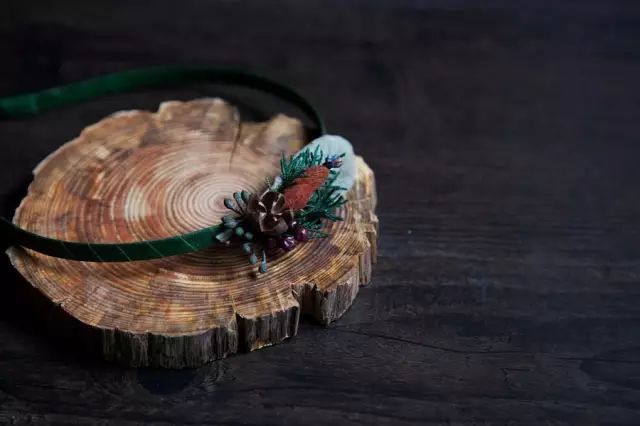 深山老林自建豪华木屋隐居生活,90后小情侣隐居深山建别墅仅花6万