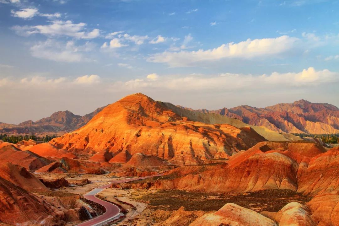 从敦煌坐火车到兰州需要几小时,从兰州到敦煌经过什么地方