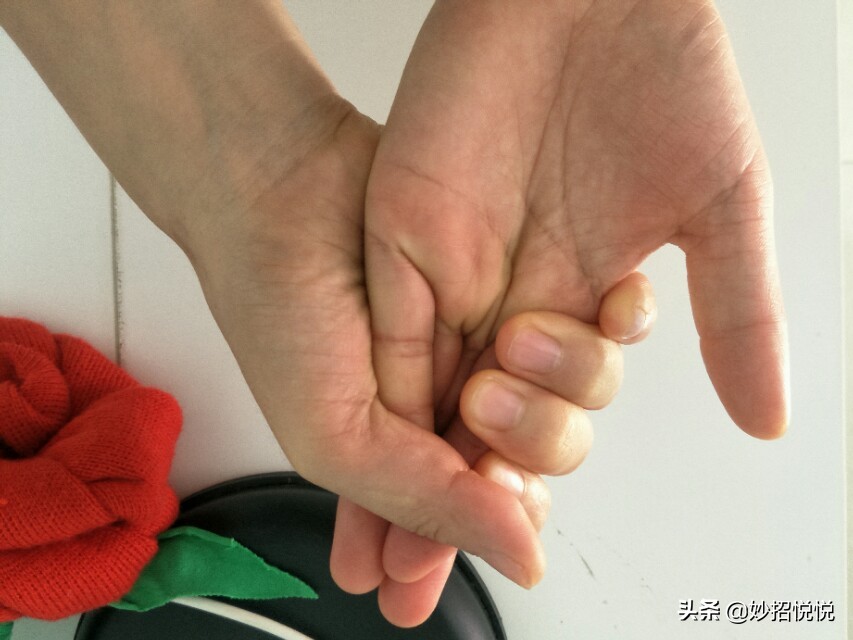 手镯长胖了怎么摘下来,手镯太小手胖怎么办