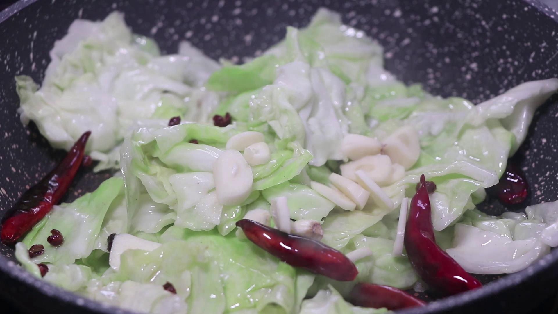 大头菜做法简单又好吃下饭,贵州黔西麻辣脆大头菜的做法视频