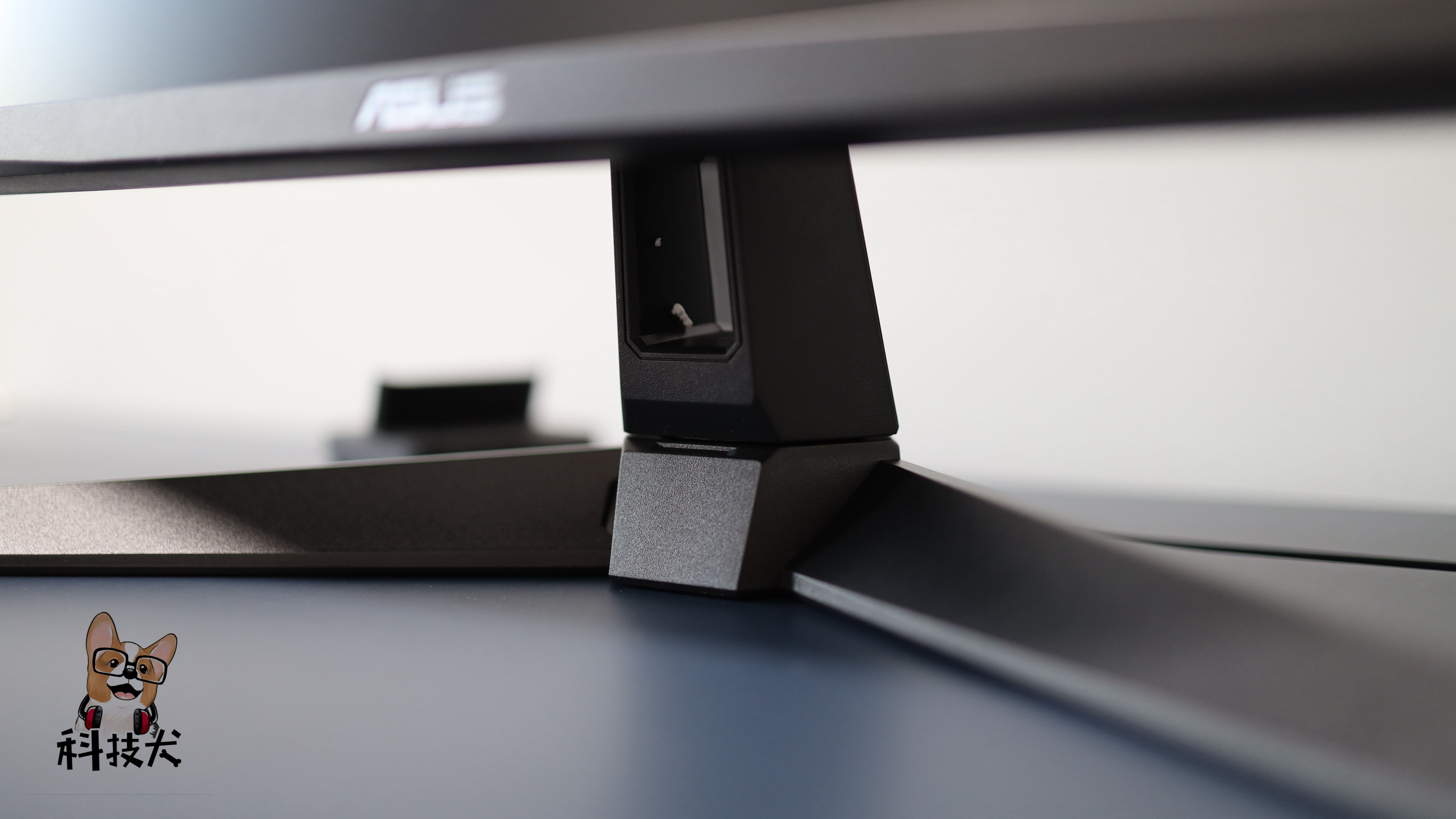 华硕电竞特工VG289Q1A显示器评测：满足日常4K影像需求