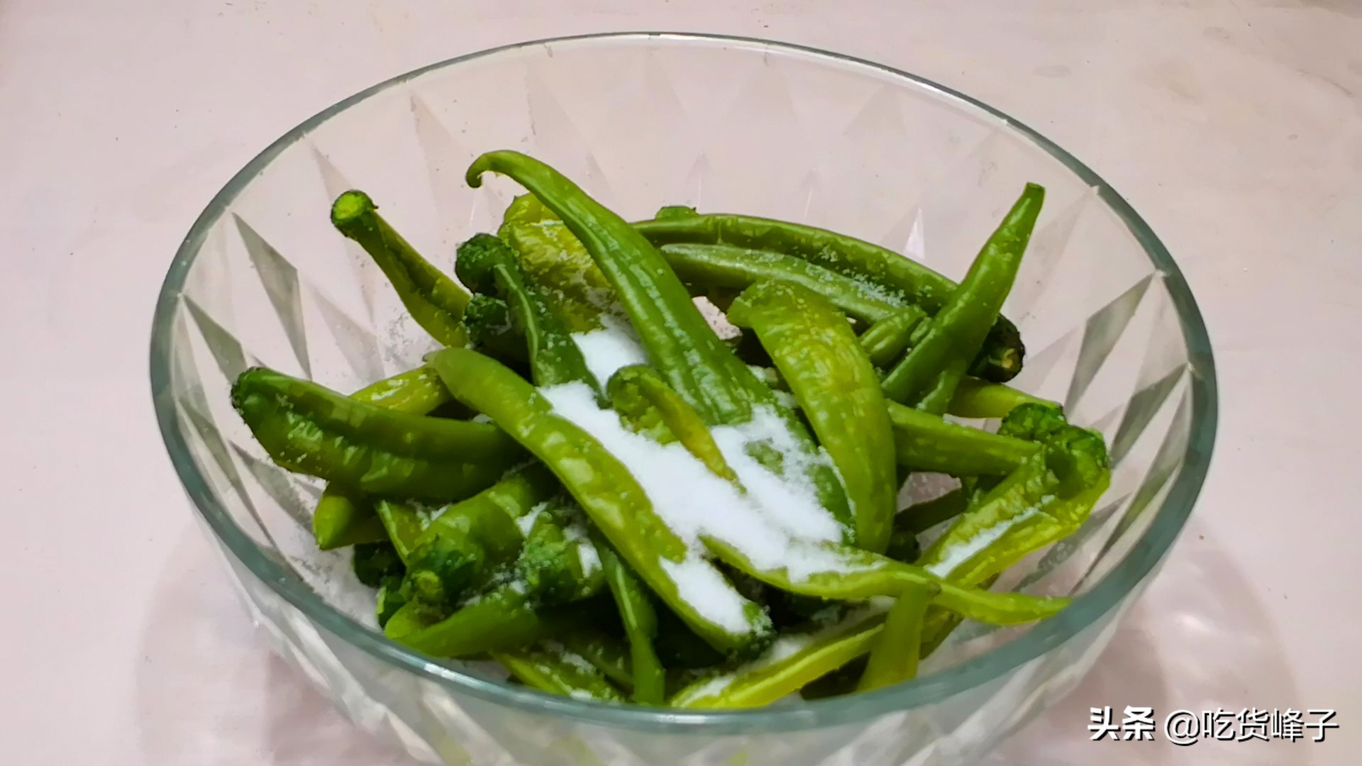 腌辣椒注意事项,腌辣椒时只加盐就大错特错