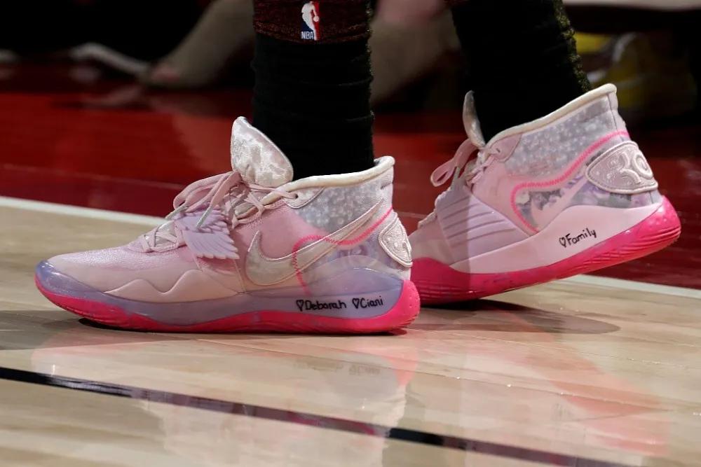 nba球员上脚郭艾伦球鞋,nba上脚球鞋米切尔科比