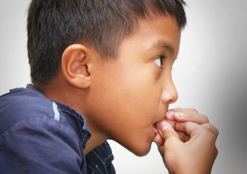 小孩吃鼻屎要用什么方法教育,小孩吃鼻屎会细菌感染吗