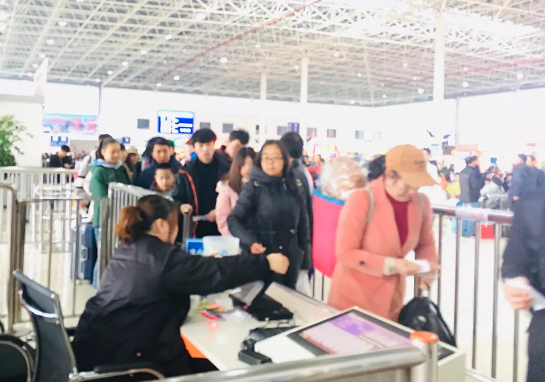 贵州春运返程高峰,贵州列车迎来返程客流高峰