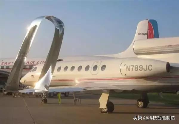 客机的机翼为什么那么长,民航飞机机翼为什么是在下方