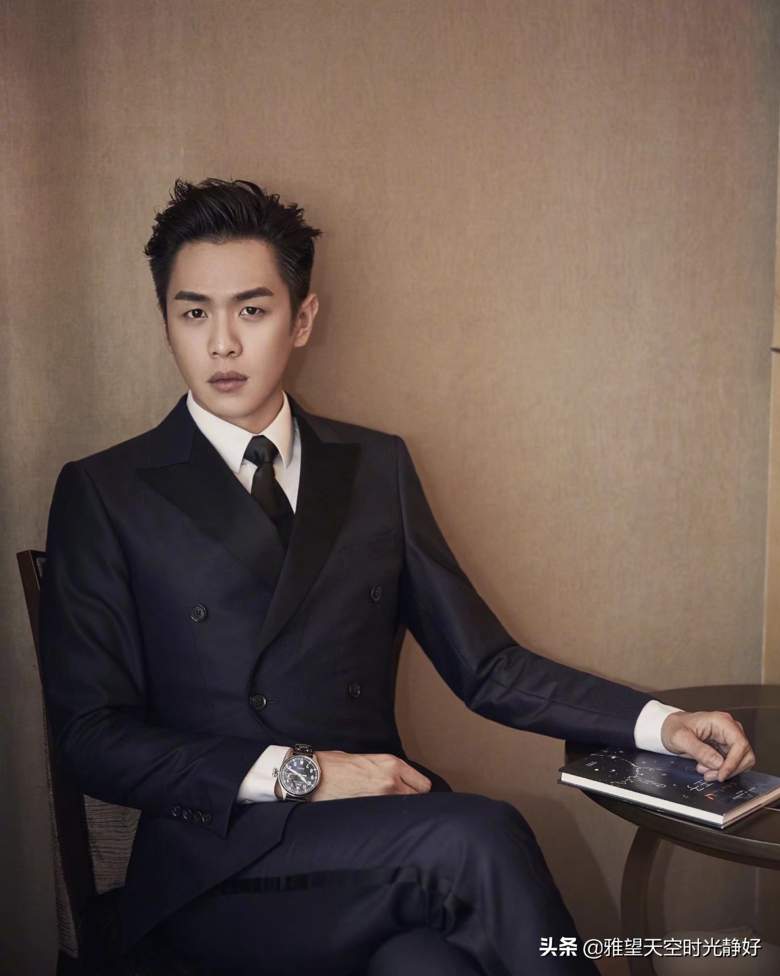 痞帅风男明星壁纸黑色,黑色西装壁纸