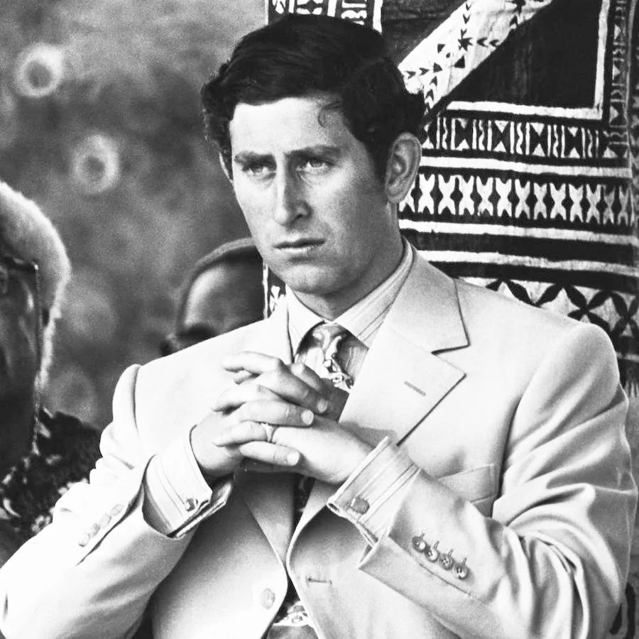 穿粉色就是娘娘腔?让小李子和猫王告诉你什么叫“油而不腻”