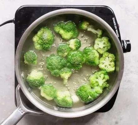 国外网红给黄瓜挤奶视频登上热搜!milkcucumber是什么神操作?