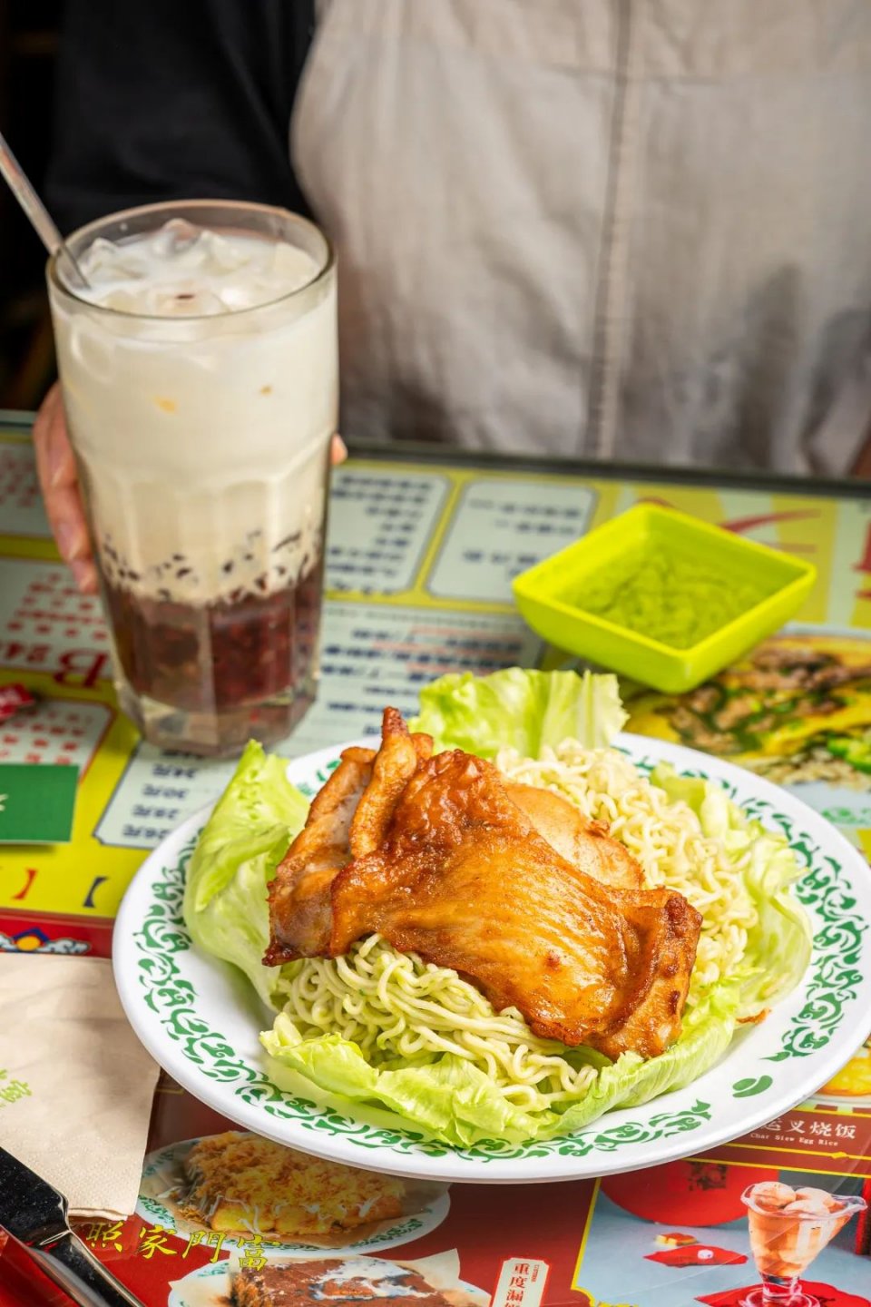 使徒行者同款冰室，现点现拉港奶，先抽盲盒才能喝