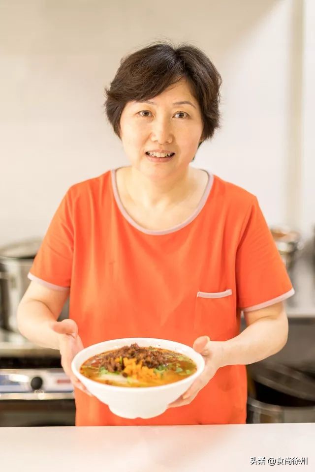 徐州68岁阿姨卖米线,徐州一家米线养活几十口人