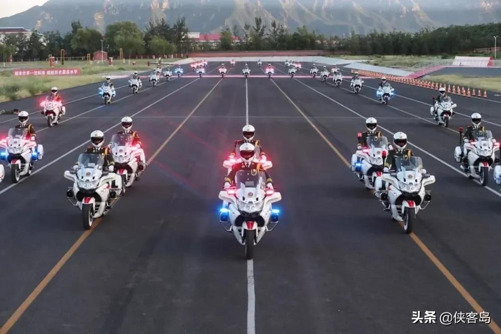 交警购36万哈雷摩托,交警买36万的哈雷