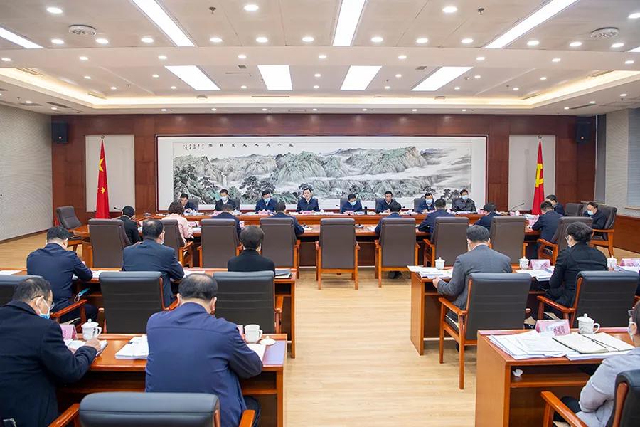 谢卫东主持召开市政府常务会议时强调奋力冲刺四季度全力打好收*战官**确保圆满完成全年各项目标任务