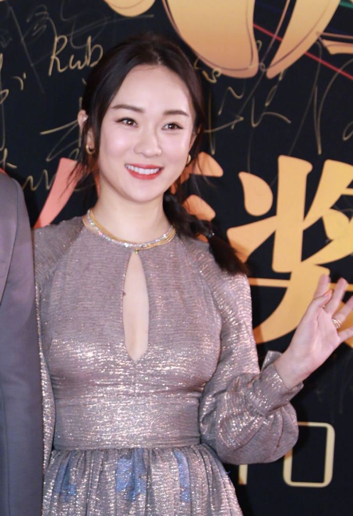 霍思燕抹胸波点裙,霍思燕吊带裙全身照