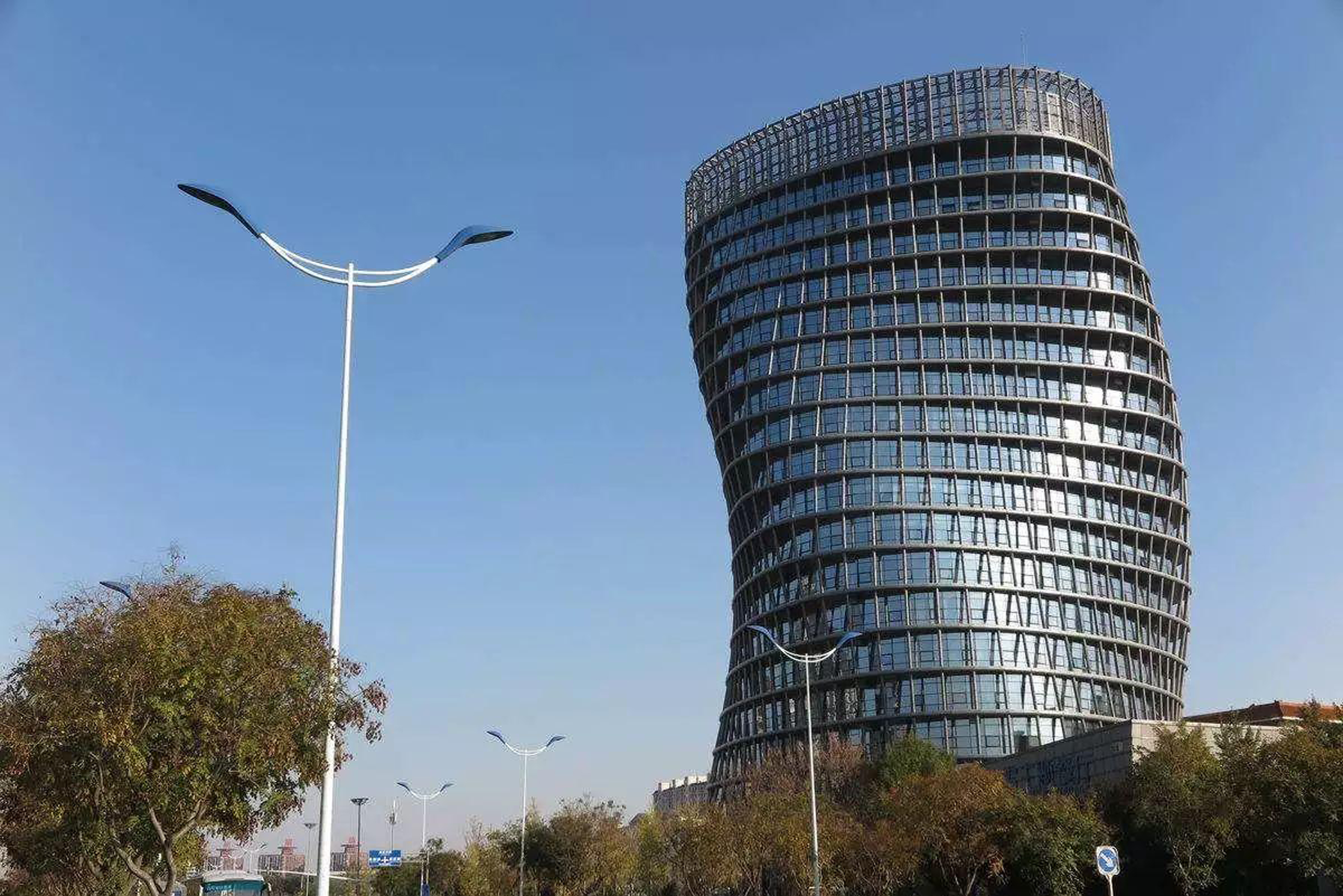 谁能和大裤衩秋裤楼完美配套？旅游时见过的那些惊为天人的建筑