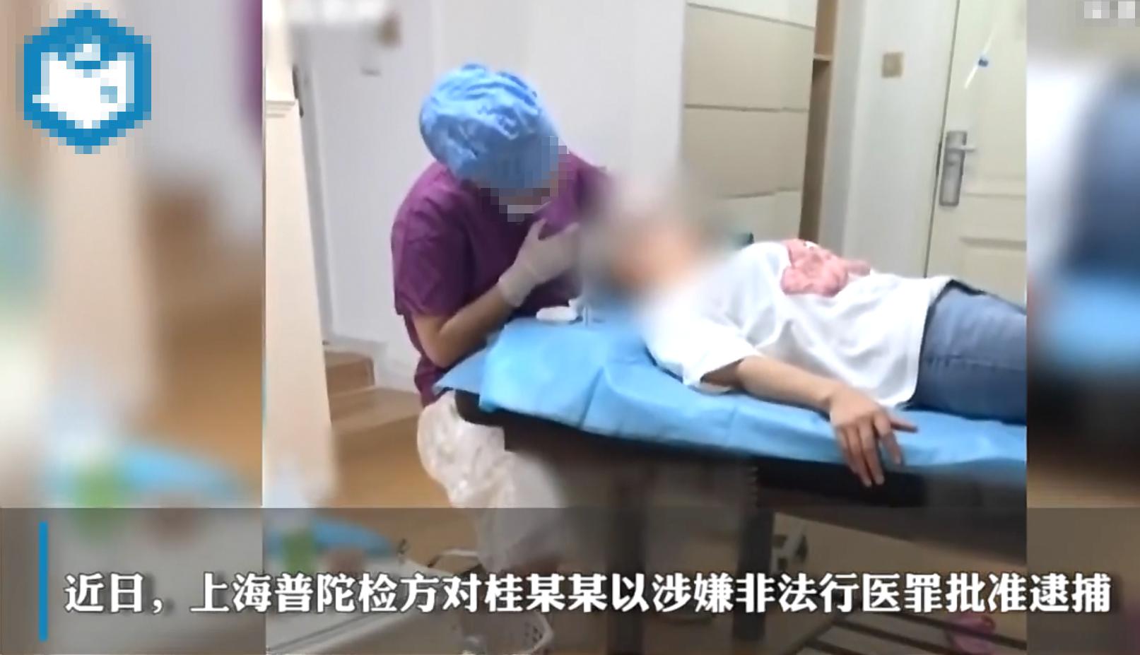 女子花1万块让朋友在家做拉皮手术，被医生诊断为面瘫，朋友曾非法行医被逮捕