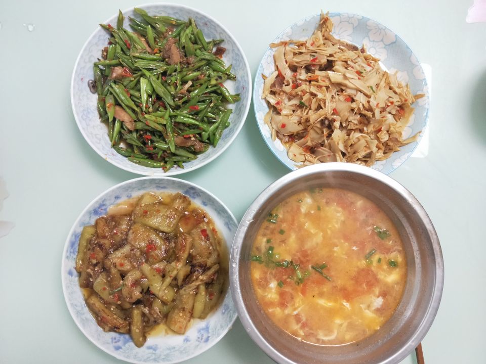 桌布铺在家里精致大气,卧室桌布好看