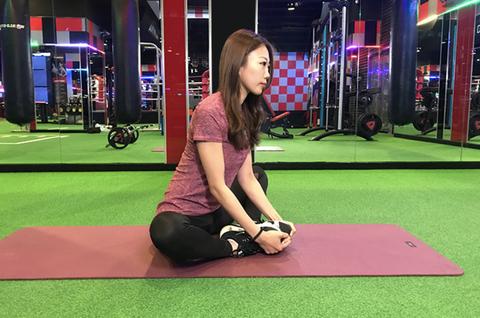 「铁腿」怎么办？5个伸展动作快学会！对付「铁腿」超有效