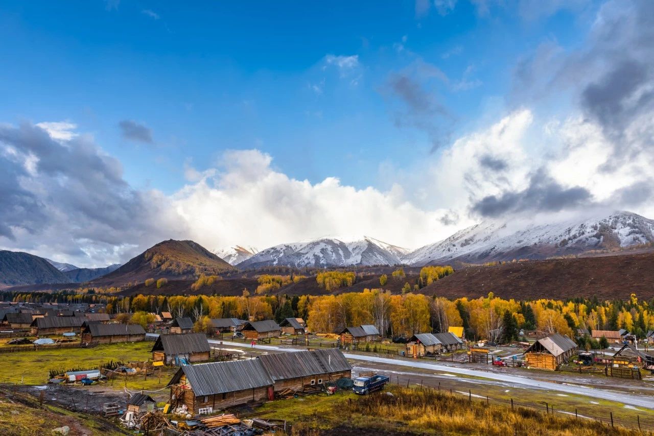 你永远不会体会到*疆新**公路的风情万种,除非你亲自自驾到那里!