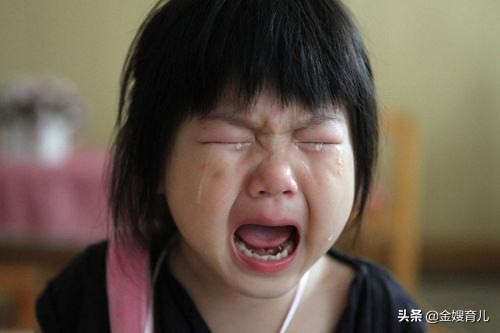 小孩哭闹说话说不清楚怎么教育,宝宝哭闹听不进道理怎么办