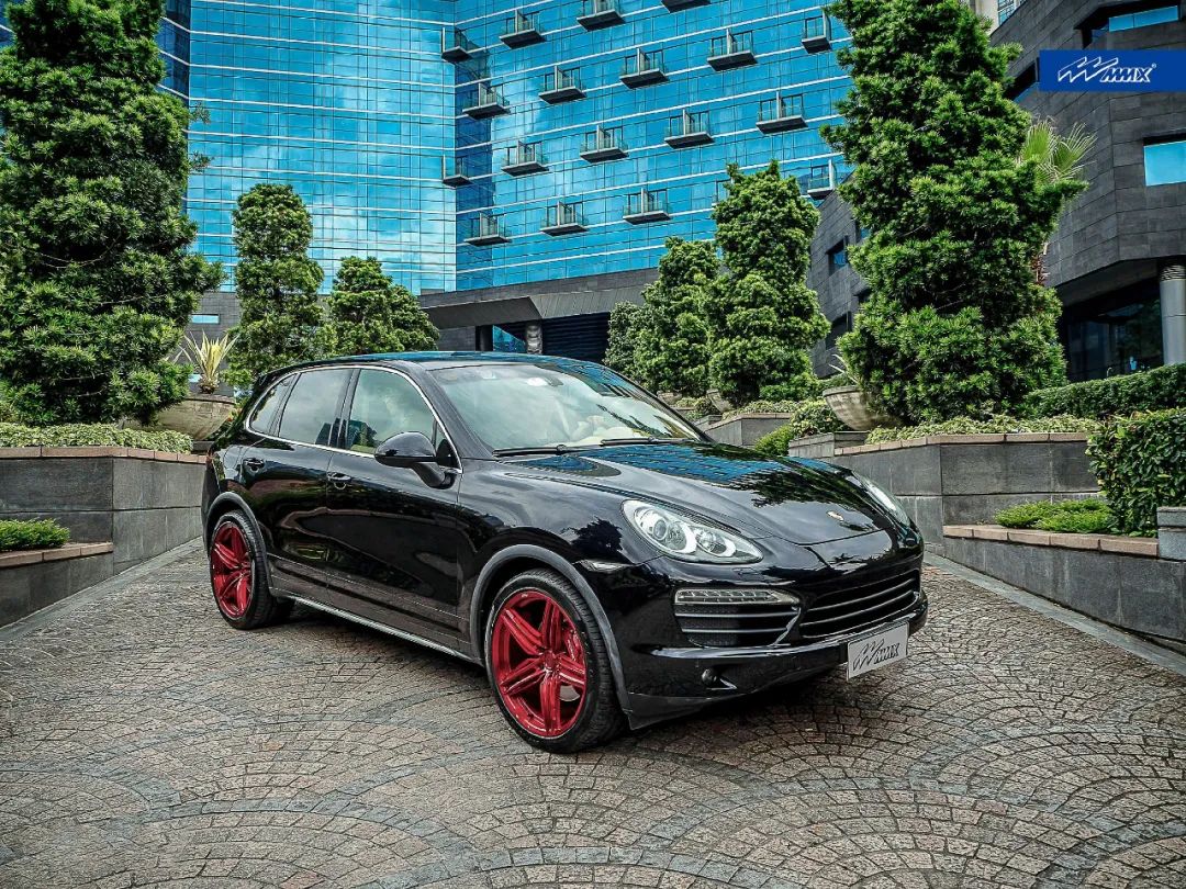 保时捷红色卡钳配20轮毂,保时捷红色配什么颜色