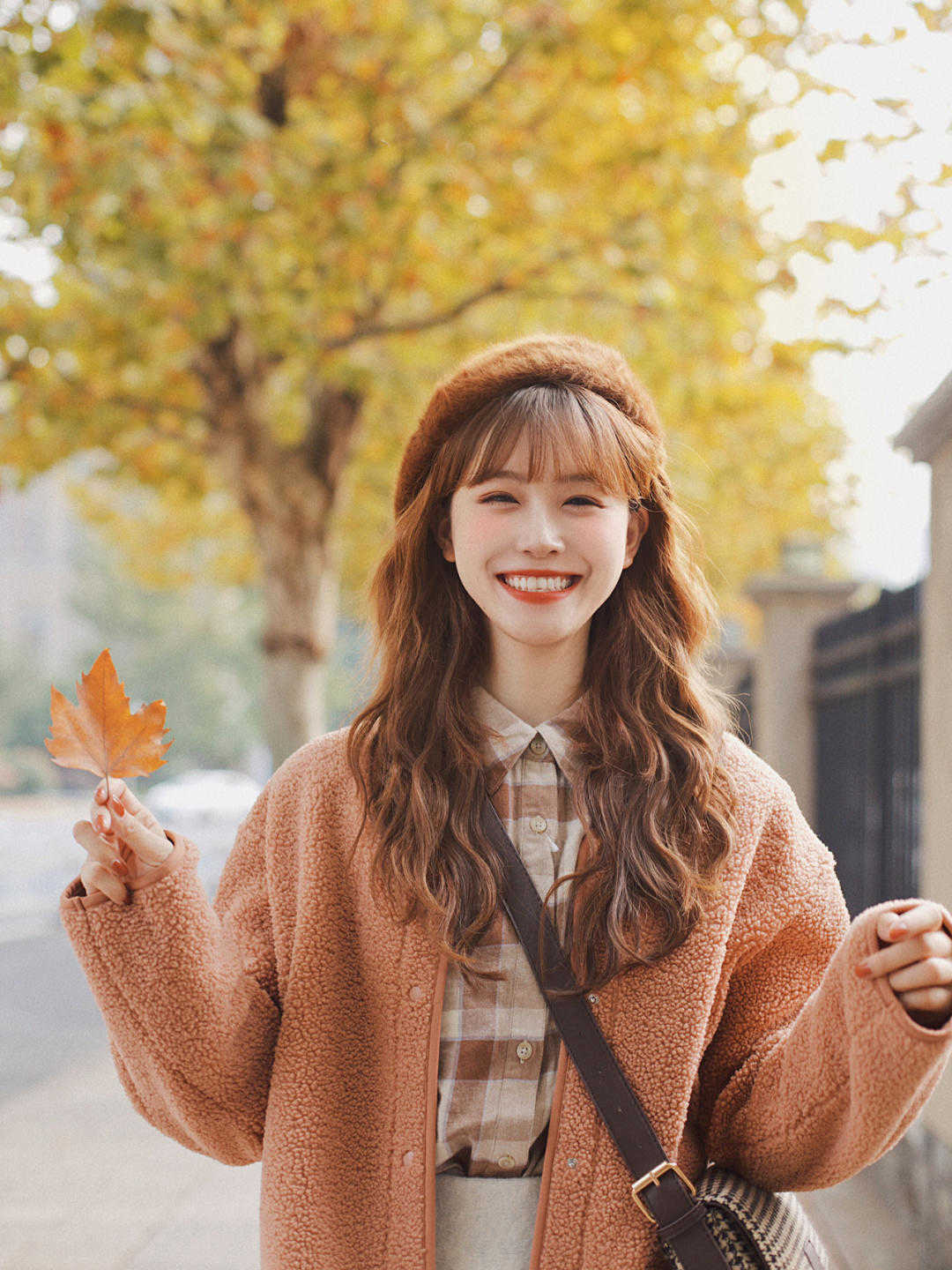 高个子驼色大衣搭配小香风连衣裙,小个子穿驼色大衣配什么裙子