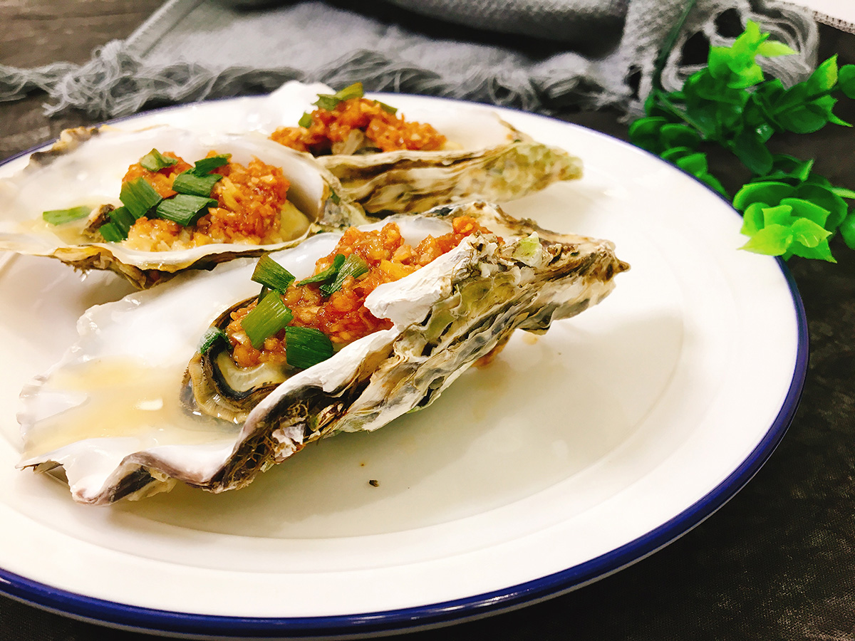 蒜蓉烤生蚝秘诀全在这一步,蒜蓉烤生蚝做法烤箱教程