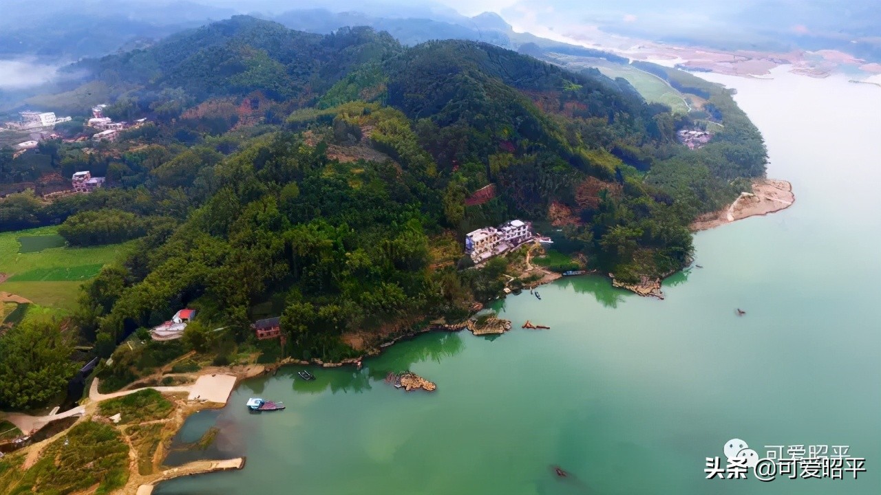 昭平县桂江东岸公路视频,贺州昭平道路建设