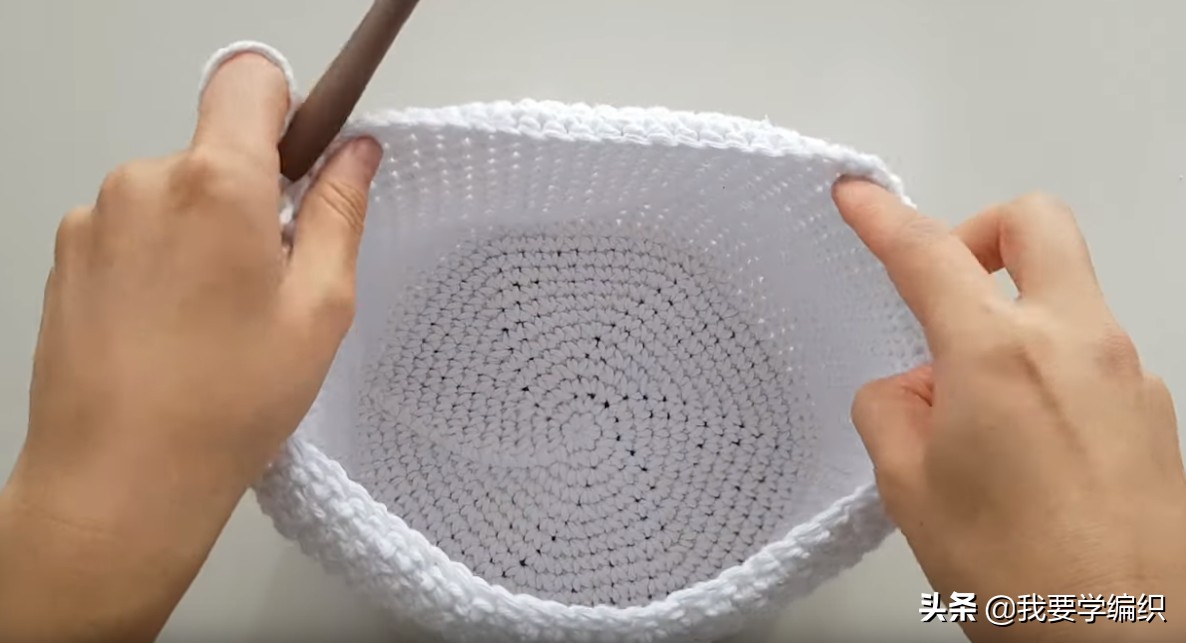 最简单的钩包包教程,毛线钩细挎包带的简单钩法