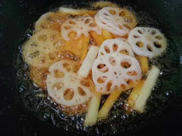 白灼活虾要怎么处理才好吃,活虾直接冻还是处理了再冻