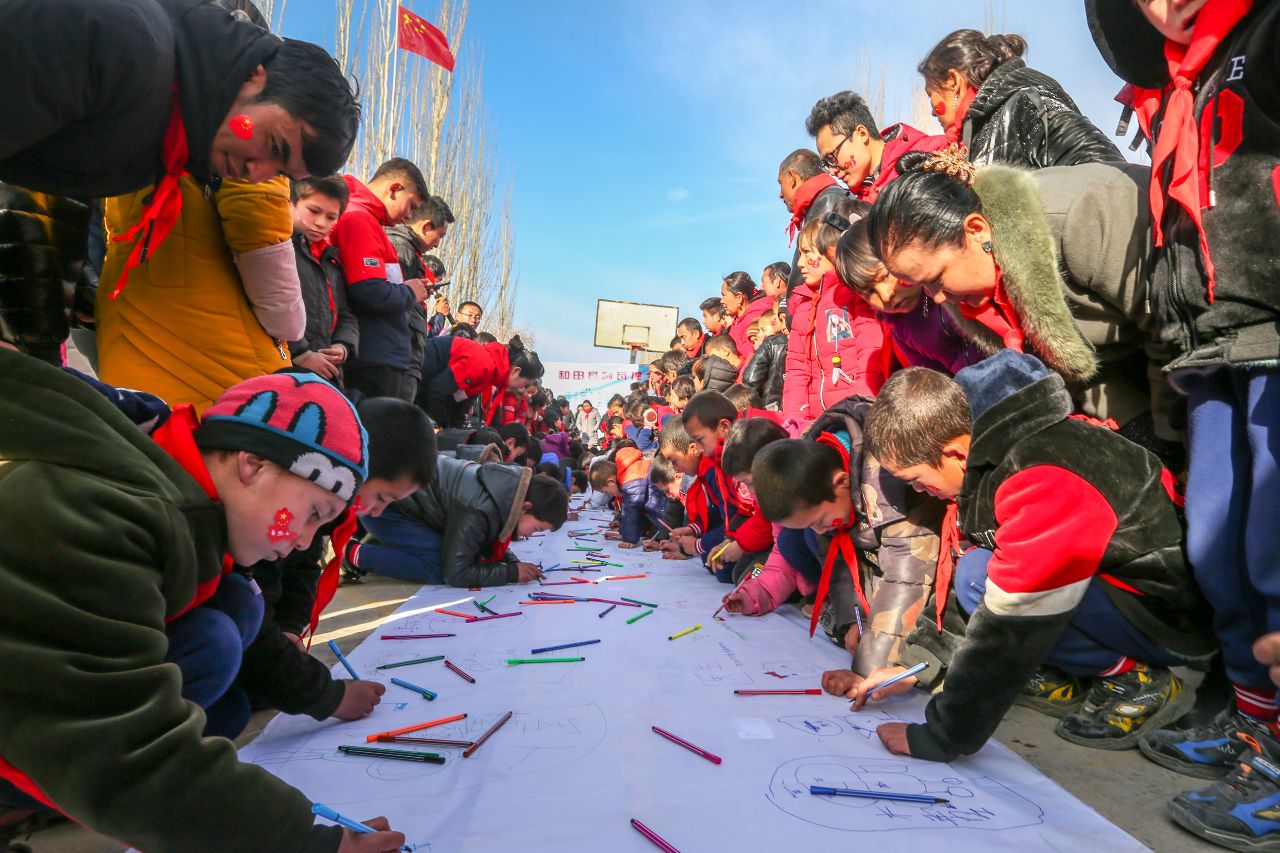 令人感动！联赛激战正酣这两名*疆新**球员却在默默做这件事