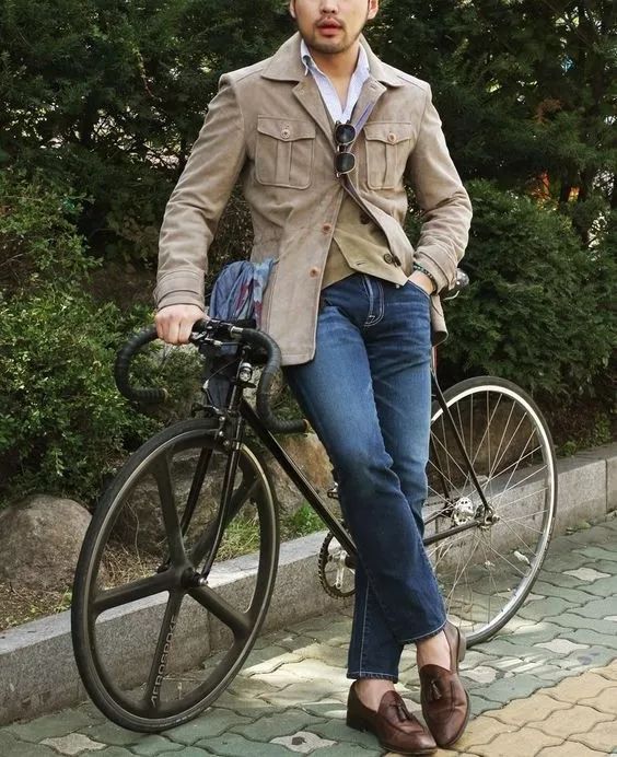 男人除了拥有一件绅士的西装，这件充满野性的狩猎夹克也不容错过