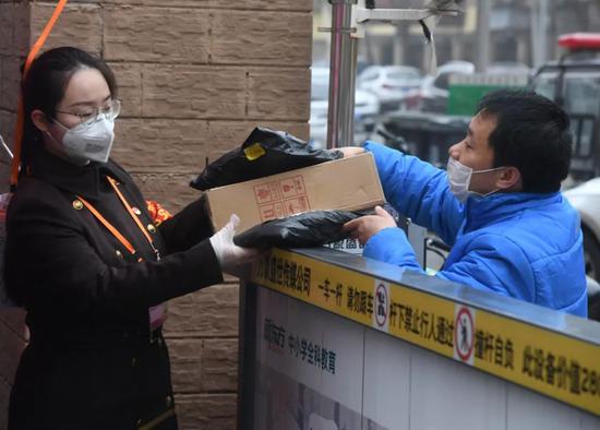 半月谈新冠后遗症,巨婴症患者怎么治疗