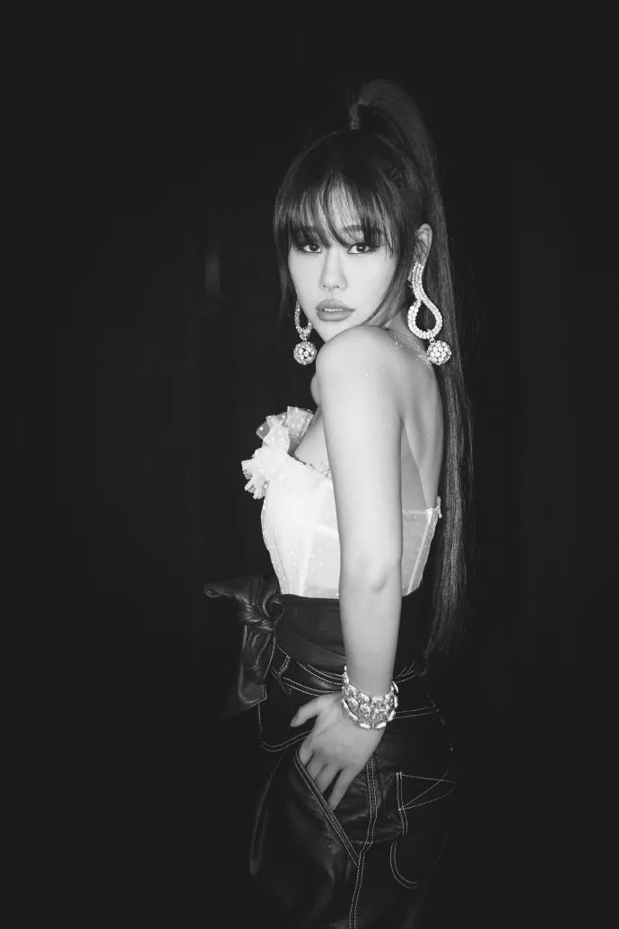 袁娅维黑色皮裤,袁娅维皮裤