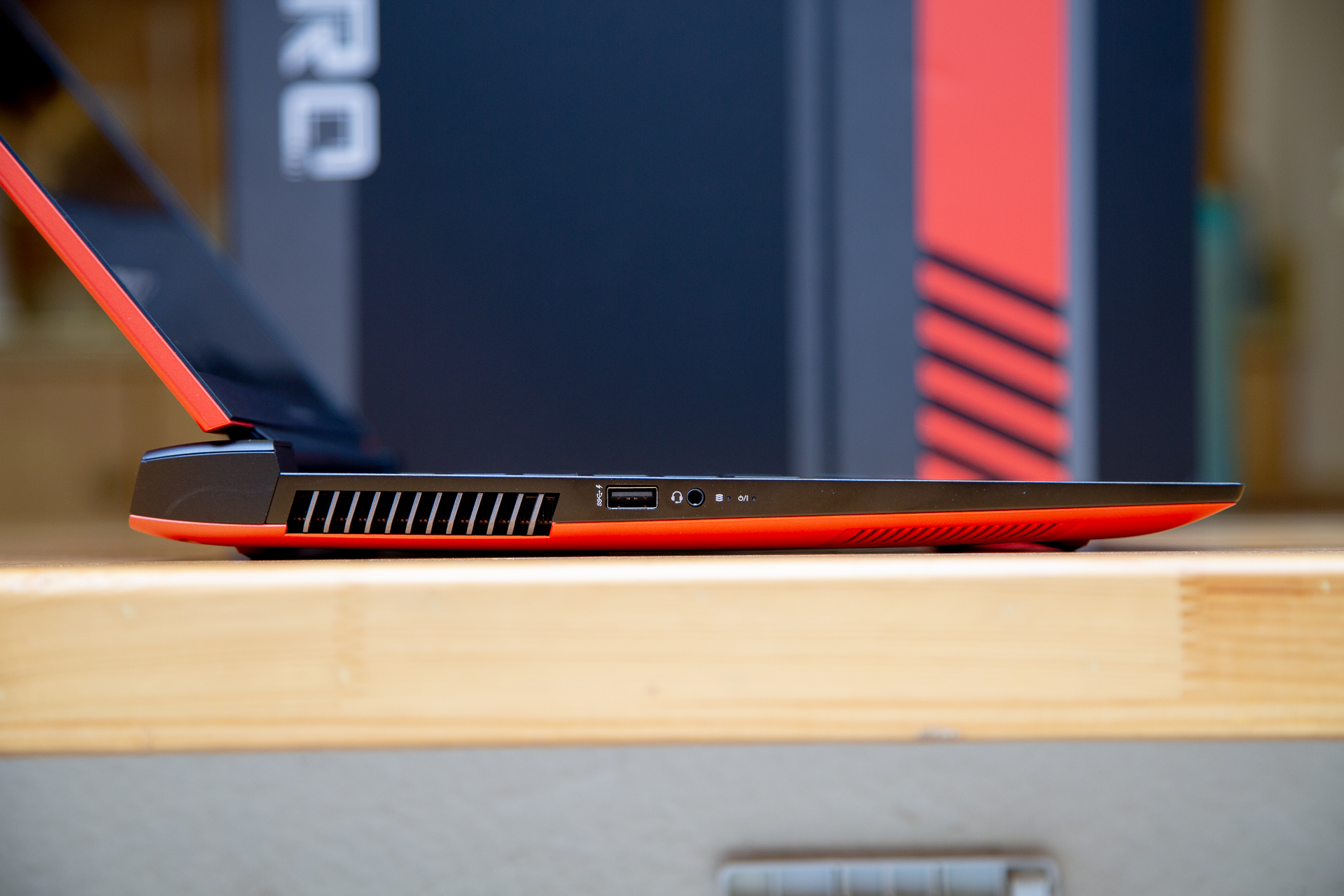 雷神zeror5800h和11800,雷神zero12700h3070ti测评