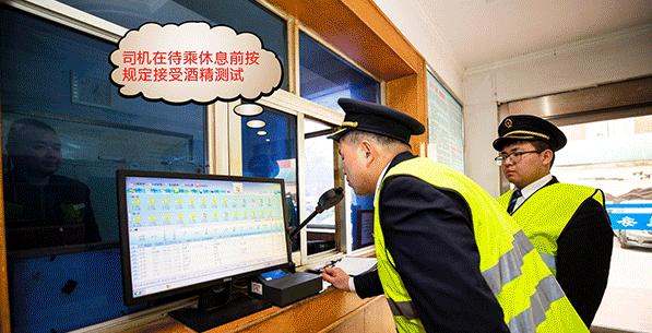 他手握7本火车驾照，却拿不到小客车驾照？因为……