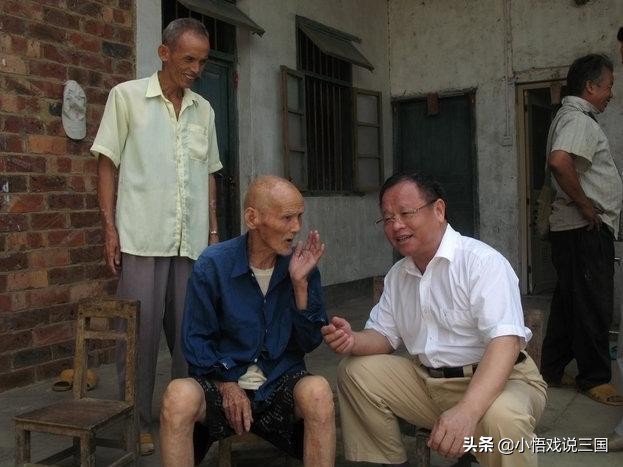 农村习俗：墓碑要刻上“故显考妣”？