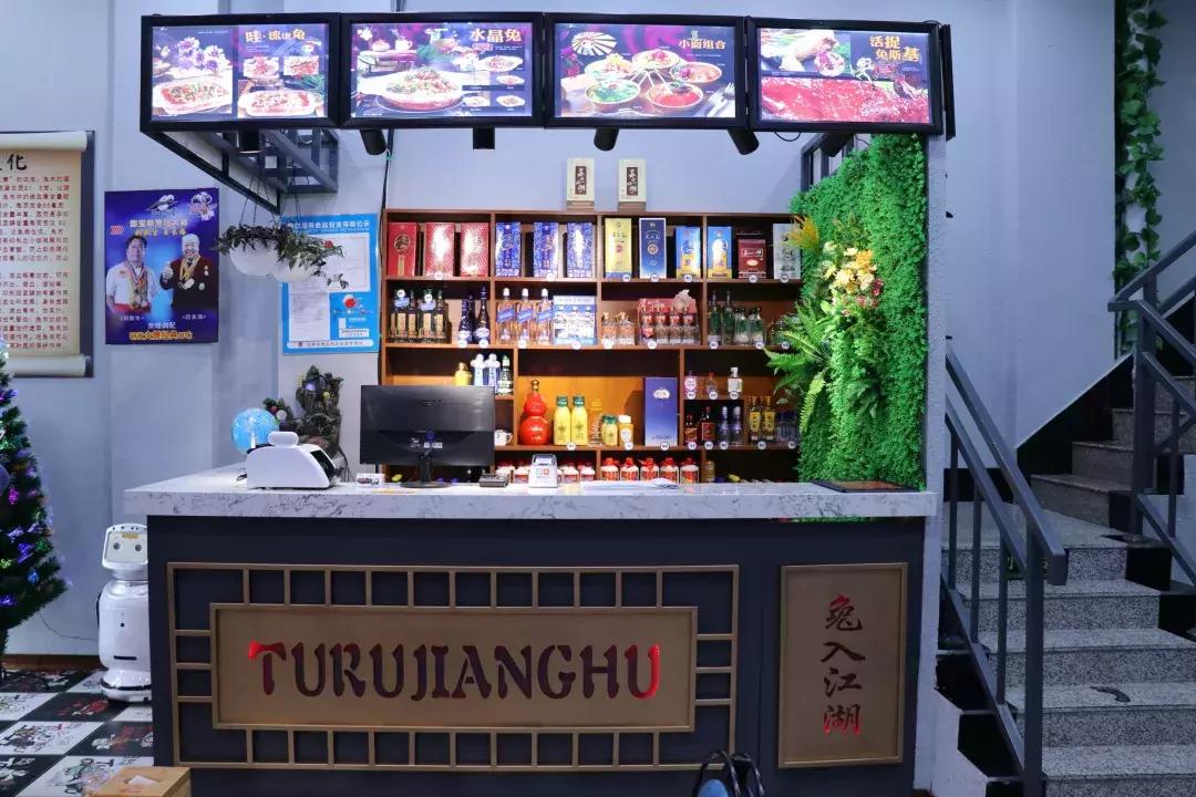 怎么可以吃兔兔？因为你没遇见它，千元水晶锅、5D餐桌让你炫目！