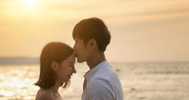 妻子发现老公账户有巨额现金,妻子通过购物小票发现丈夫不忠