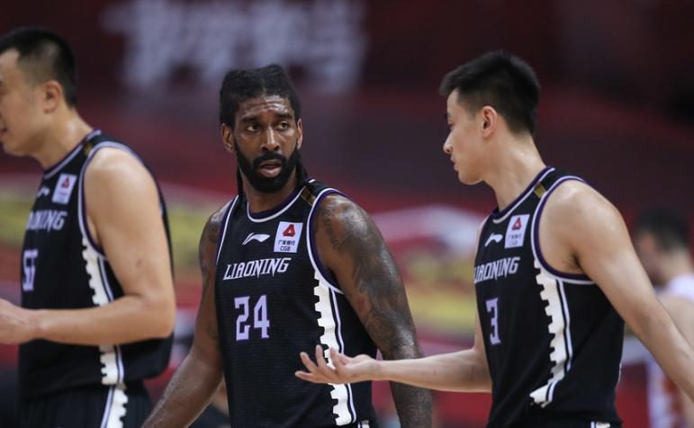 郭艾伦缺席,功夫熊猫教状元打球,认真防守的辽篮末节依旧惹不起