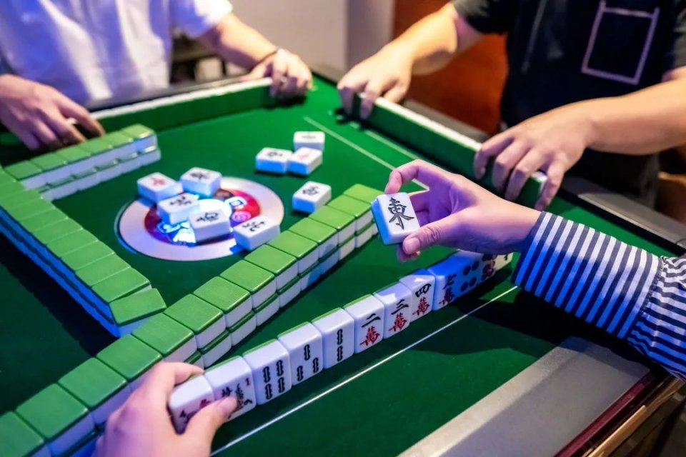 轰趴馆里的小型ktv多少钱,酒店式公寓轰趴棋牌馆