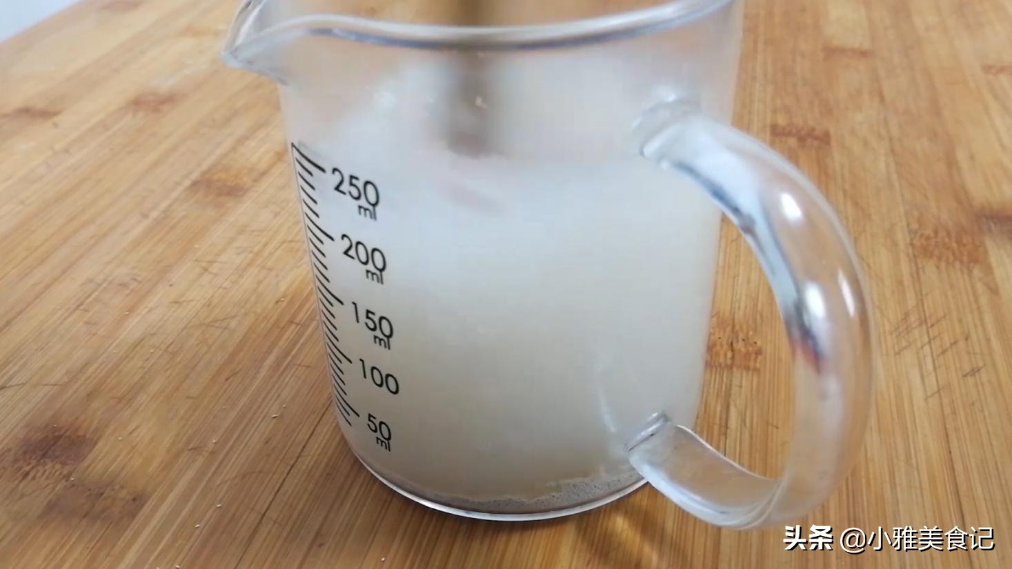 来学习一招三分钟快速发面的妙招,教你5个发面技巧