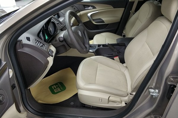 别克君威2015款2.0精英版二手,我买了辆二手车