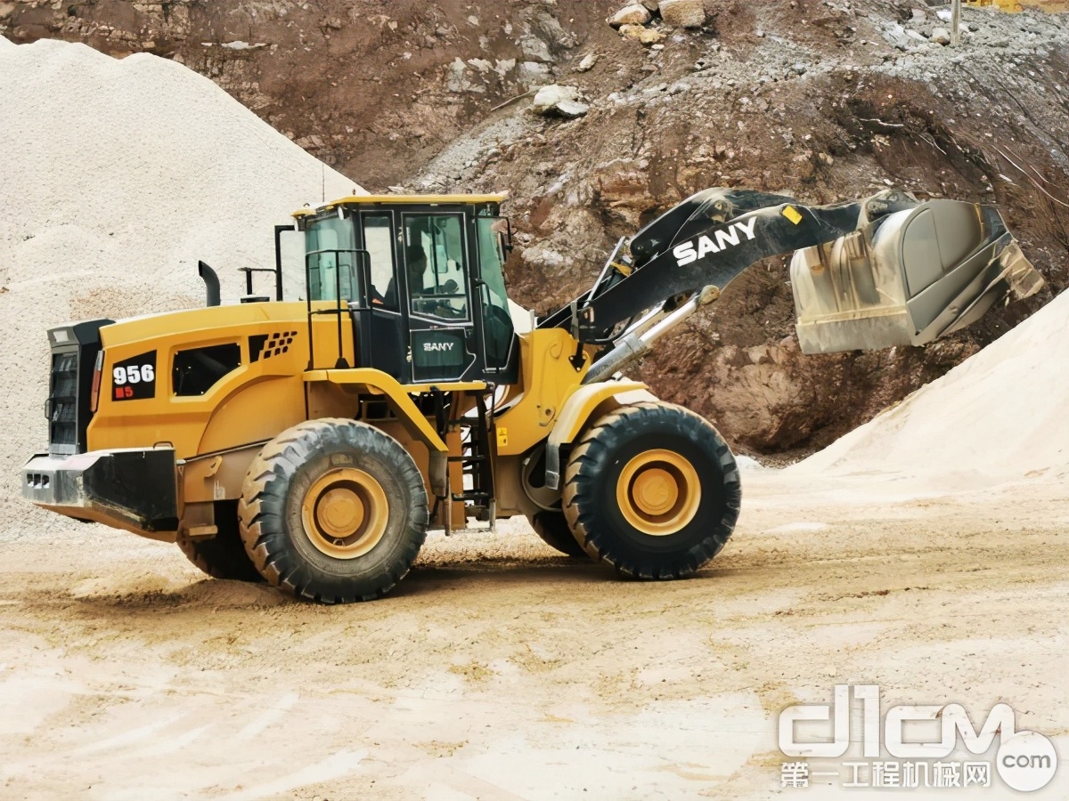 三一为啥进军装载机,三一装载机产量