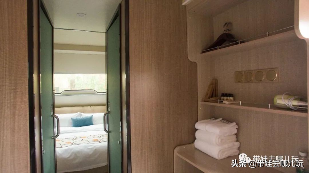 住别墅、滚草坪、躺在床上看电影，密云轻奢营地的花样玩法