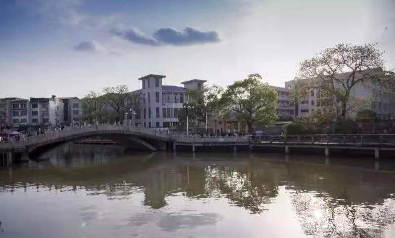 广丰中学在哪个位置,广丰中学口碑怎么样